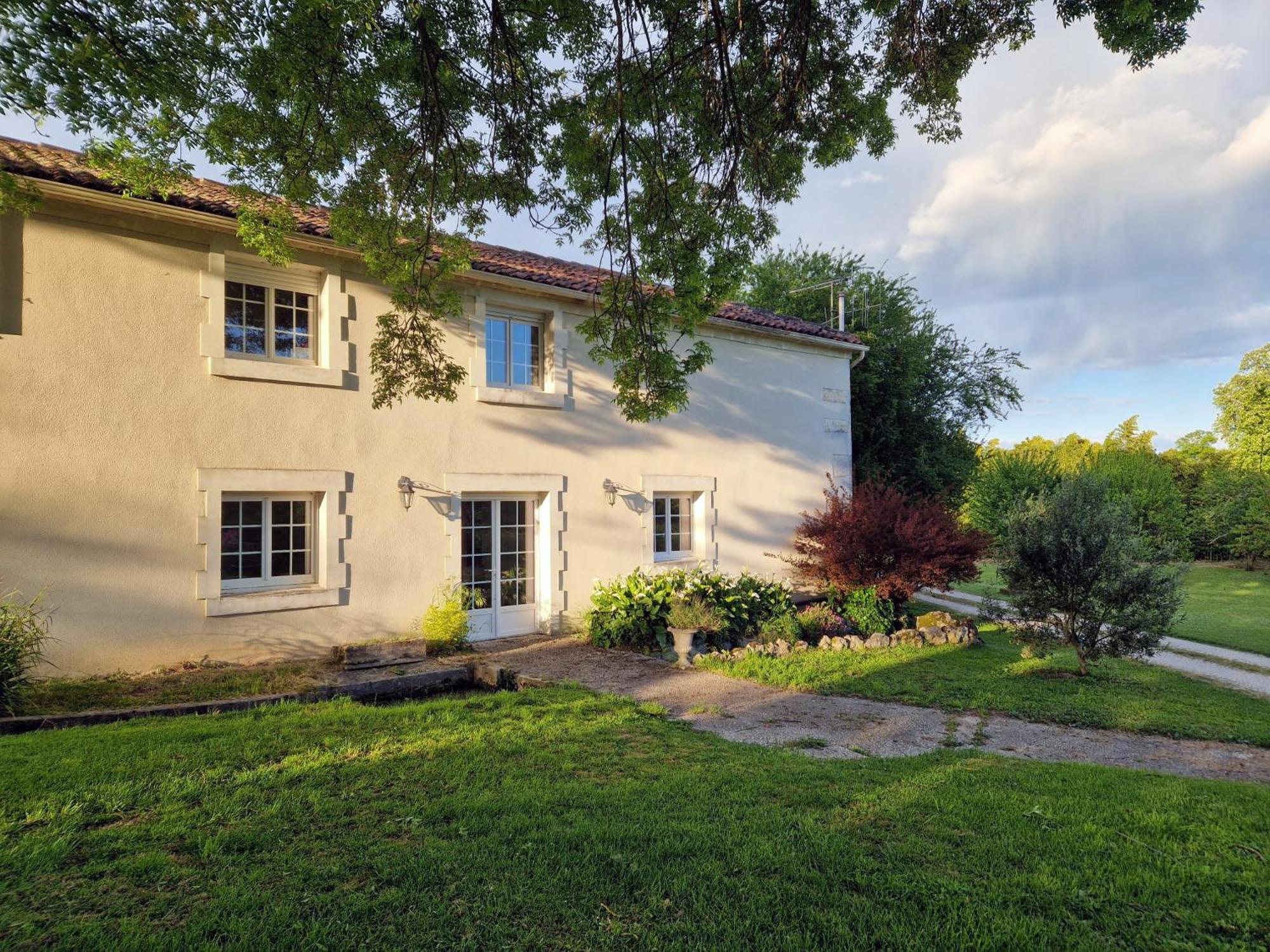 La Source, Location Saisonniere Proche Cognac Villa Exterior photo